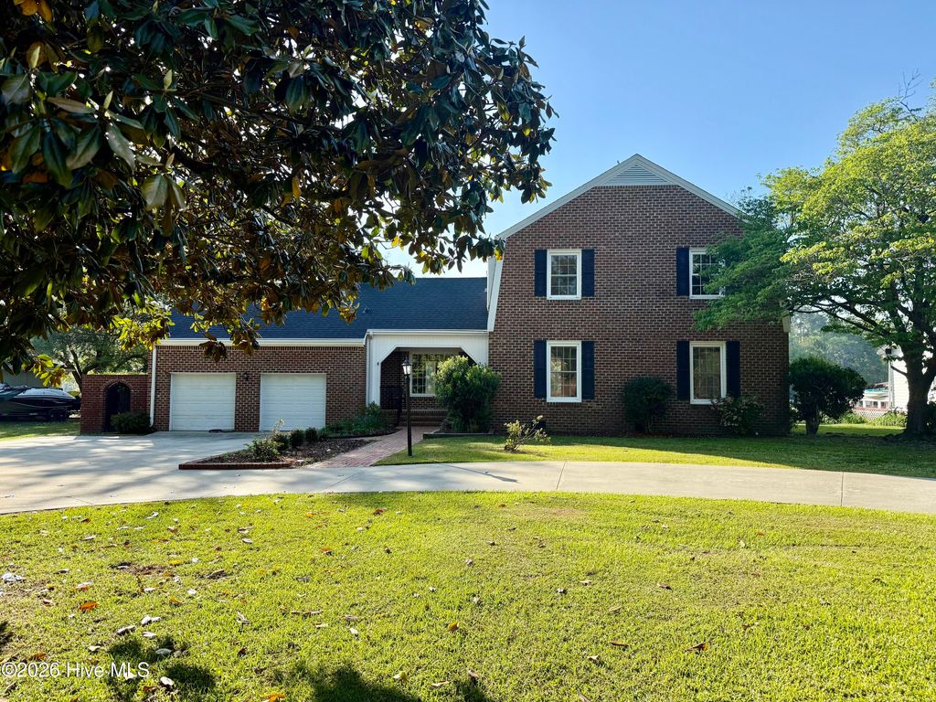 Photo of 236 Shoreline Drive, New Bern, NC 28562 (MLS # 100550536)