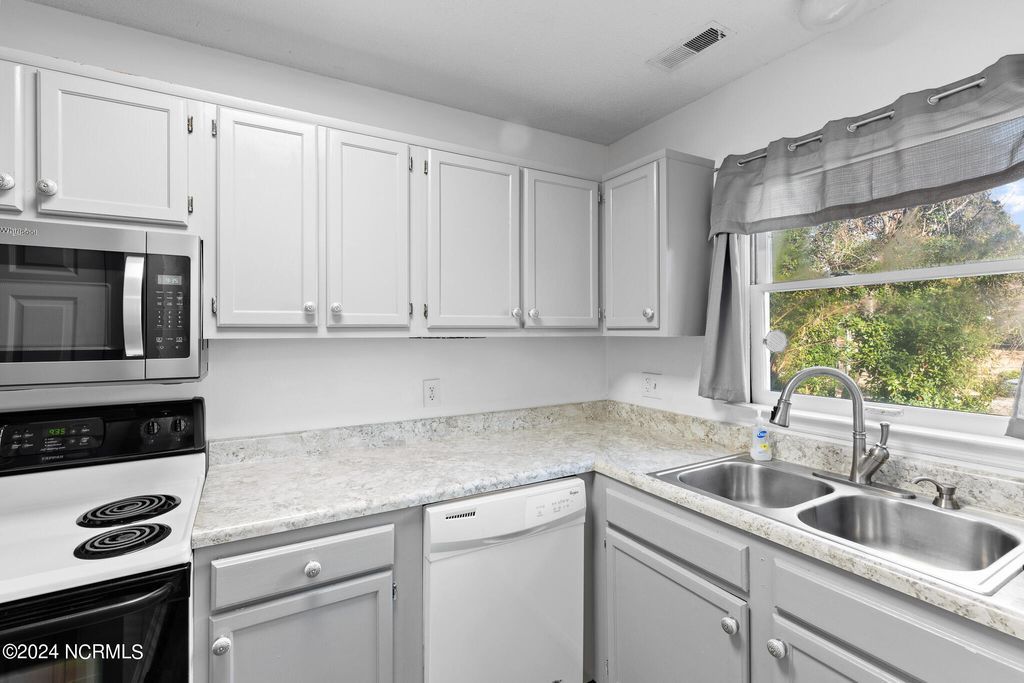 Photo of 135 Greenford Place, Jacksonville, NC 28540 (MLS # 100591947)