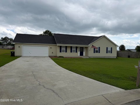 Homes For Sale - 136 Annie Road<br/> Richlands, NC 28574