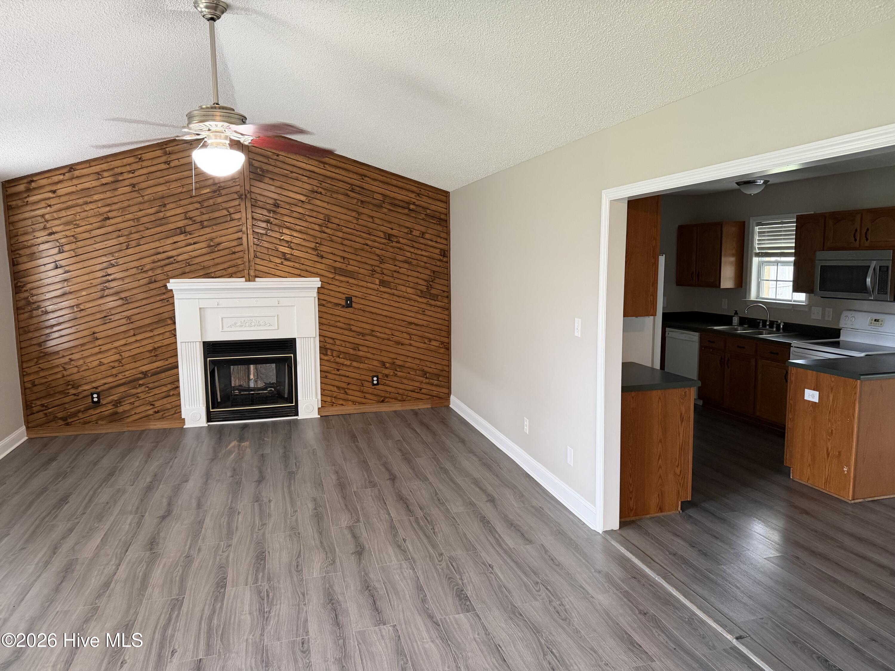 136 Annie Road
