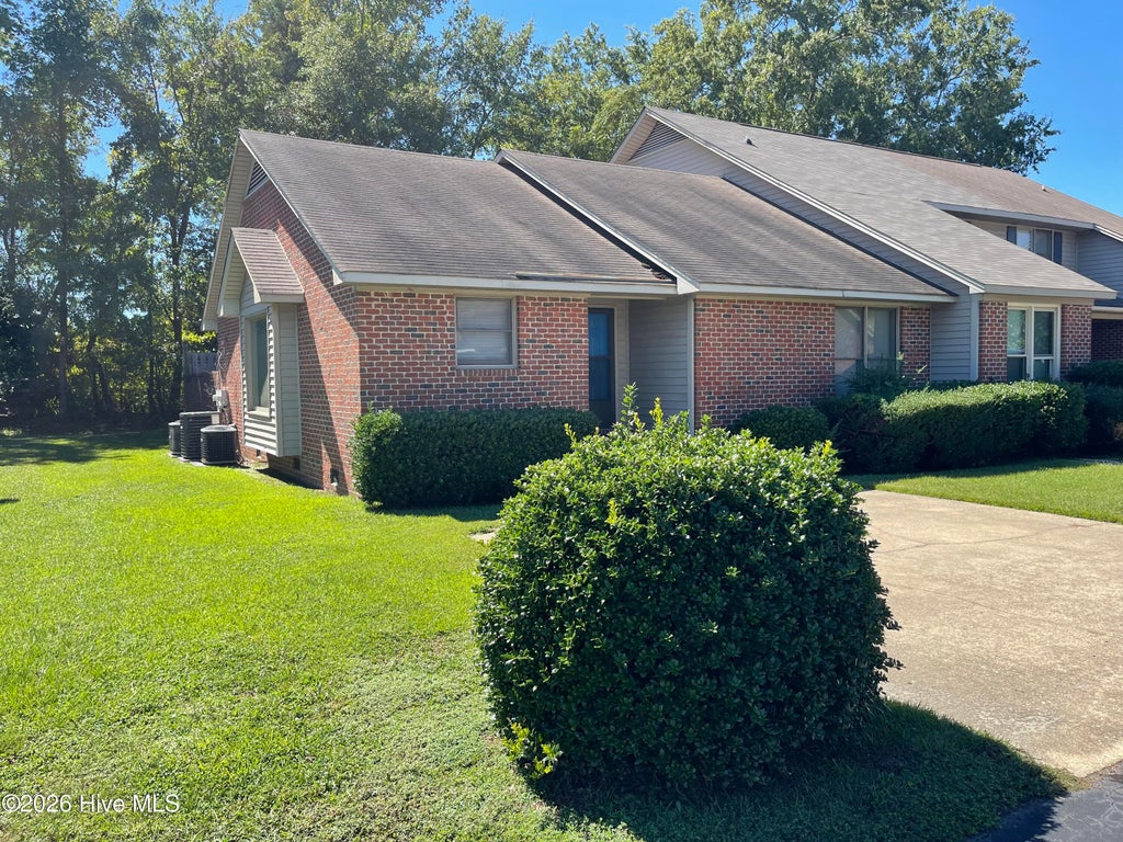 Photo of 1004 Old Charleston Circle, Laurinburg, NC 28352 (MLS # 100611631)