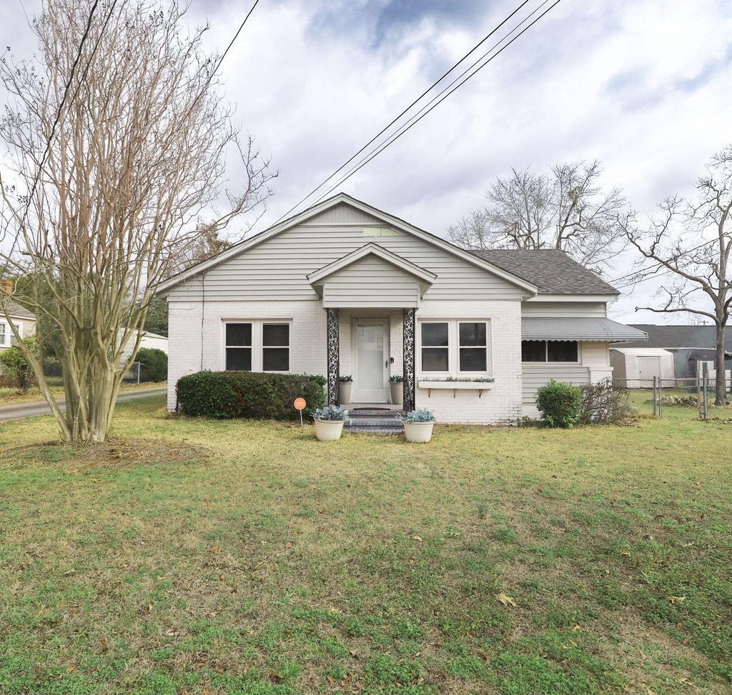 Photo of 102 Ellis Street, Wrens, GA 30833 (MLS # 552477)