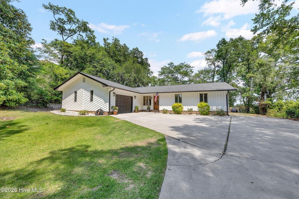 Photo of 126 Belvedere Court, Leland, NC 28451 (MLS # 100580589)