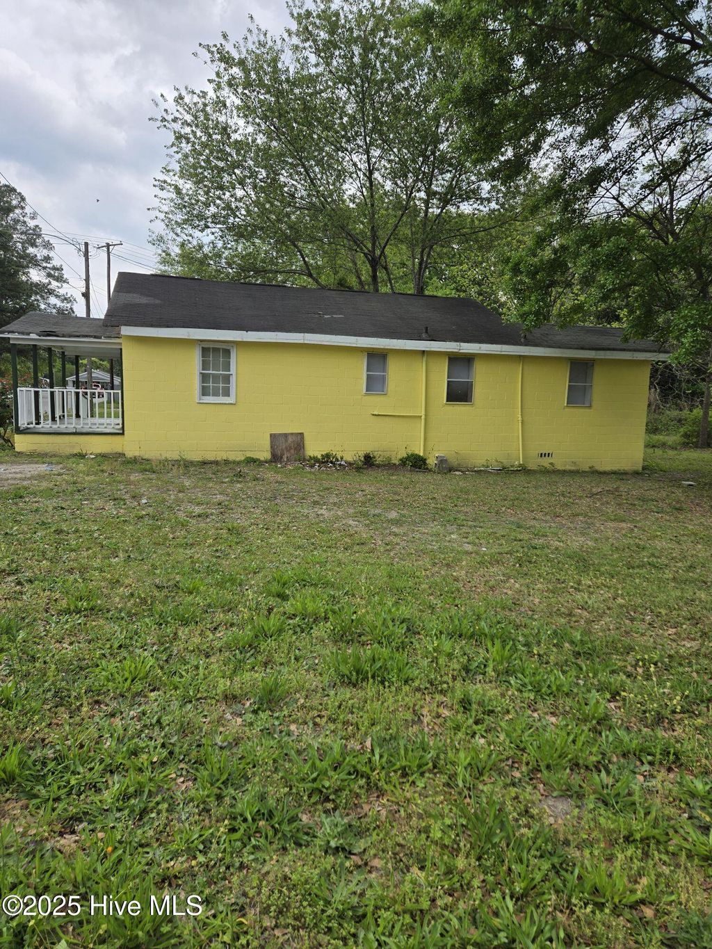Photo of 607 Washington Street, Laurinburg, NC 28352 (MLS # 100548314)