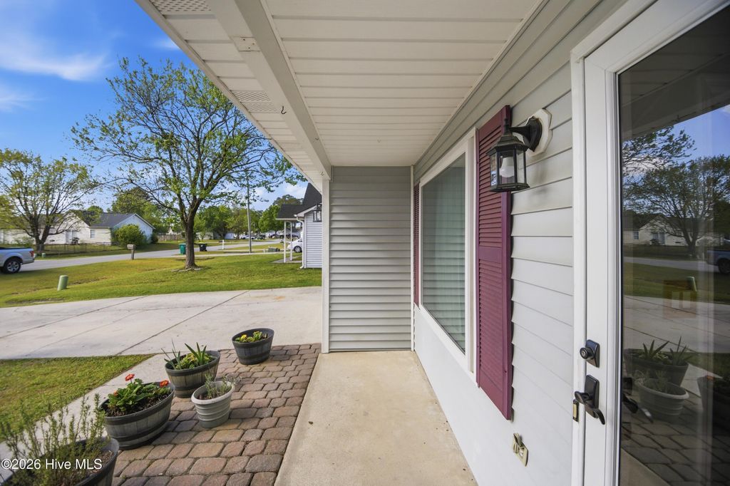 Photo of 327 Running Road, Jacksonville, NC 28546 (MLS # 100565180)