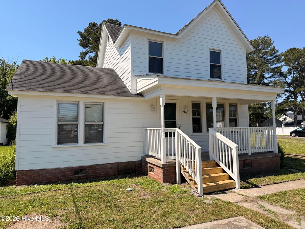 Photo of 911 W Elizabeth Street, Elizabeth City, NC 27909 (MLS # 100576314)