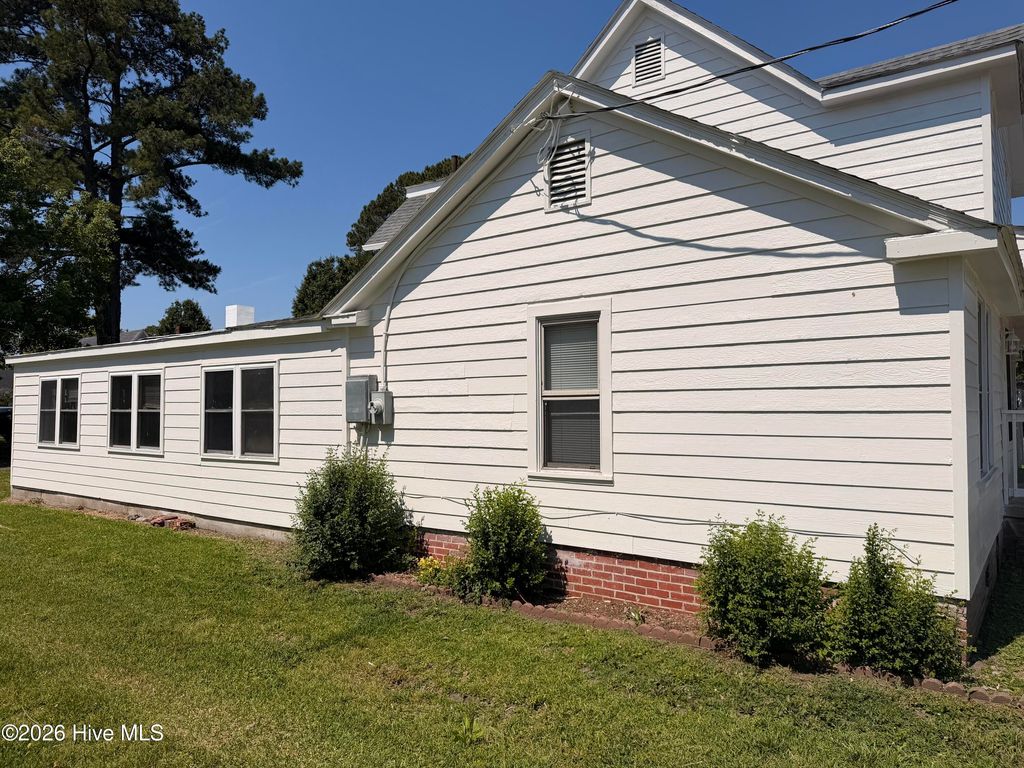 Photo of 911 W Elizabeth Street, Elizabeth City, NC 27909 (MLS # 100576314)