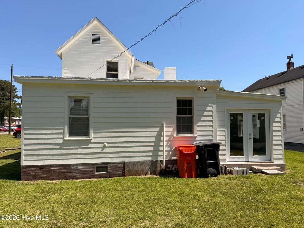 Photo of 911 W Elizabeth Street, Elizabeth City, NC 27909 (MLS # 100576314)