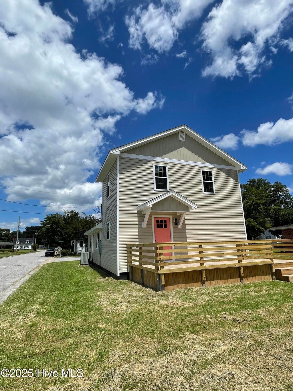 Photo of 727 Pennsylvania Avenue, Hertford, NC 27944 (MLS # 100516882)