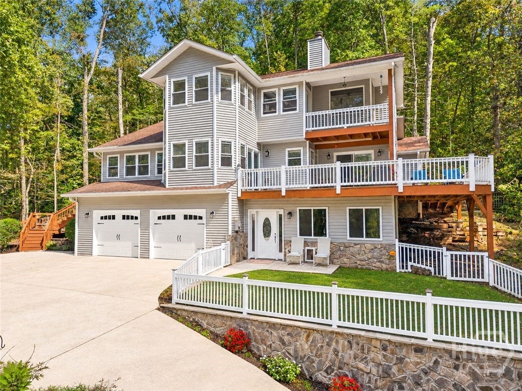 Photo of 364 Talona Lake Terrace, Ellijay, GA 30536 (MLS # CL366084)