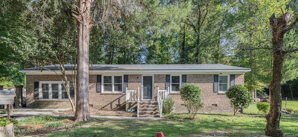Photo of 111 Lynn Court, Jacksonville, NC 28540 (MLS # 100603856)