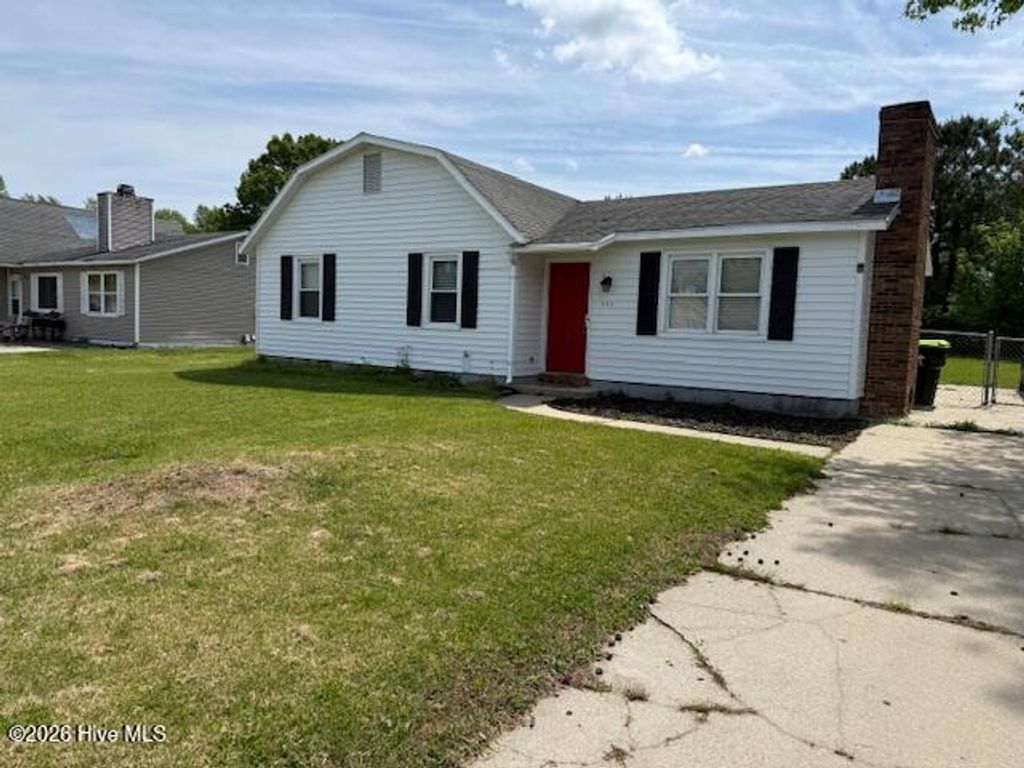 Photo of 453 Hunting Green Drive, Jacksonville, NC 28546 (MLS # 100566779)