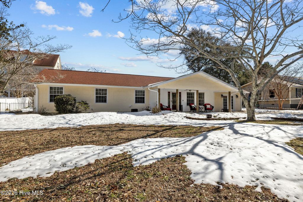 Photo of 213 Pensacola Avenue, Morehead City, NC 28557 (MLS # 100548199)
