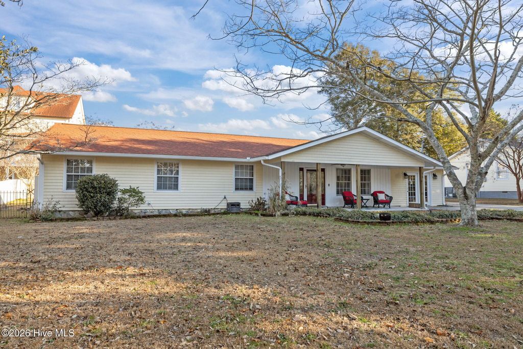 Photo of 213 Pensacola Avenue, Morehead City, NC 28557 (MLS # 100548199)