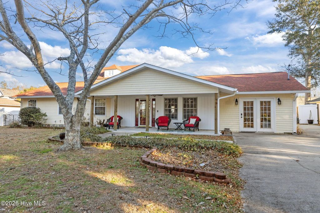 Photo of 213 Pensacola Avenue, Morehead City, NC 28557 (MLS # 100548199)