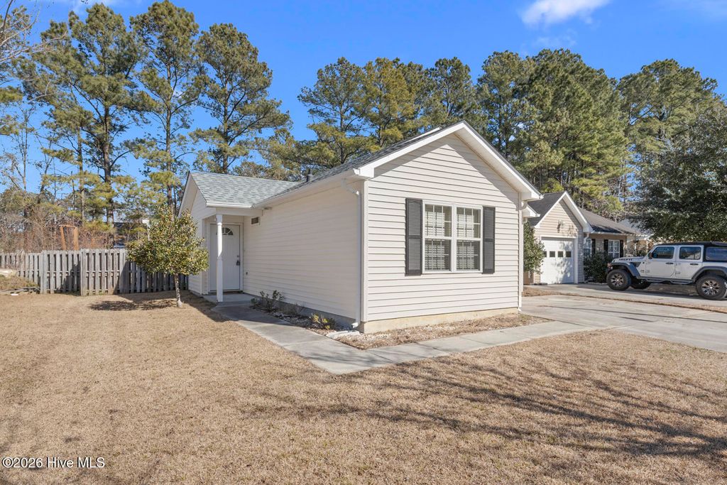 Photo of 109 Gladiola Drive, New Bern, NC 28562 (MLS # 100553675)