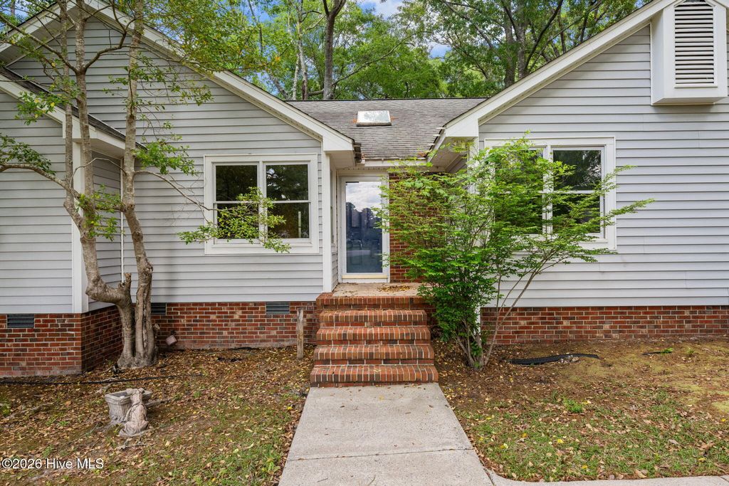 Photo of 289 Gatewood Drive, New Bern, NC 28562 (MLS # 100568698)