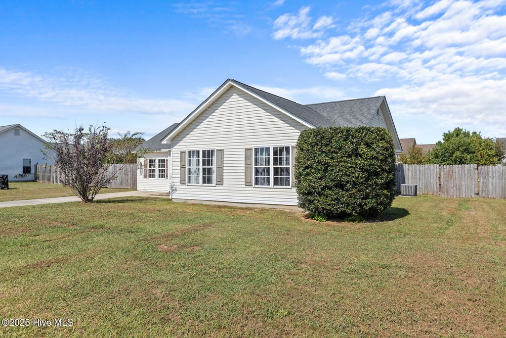 Photo of 107 Airleigh Place, Richlands, NC 28574 (MLS # 100534635)