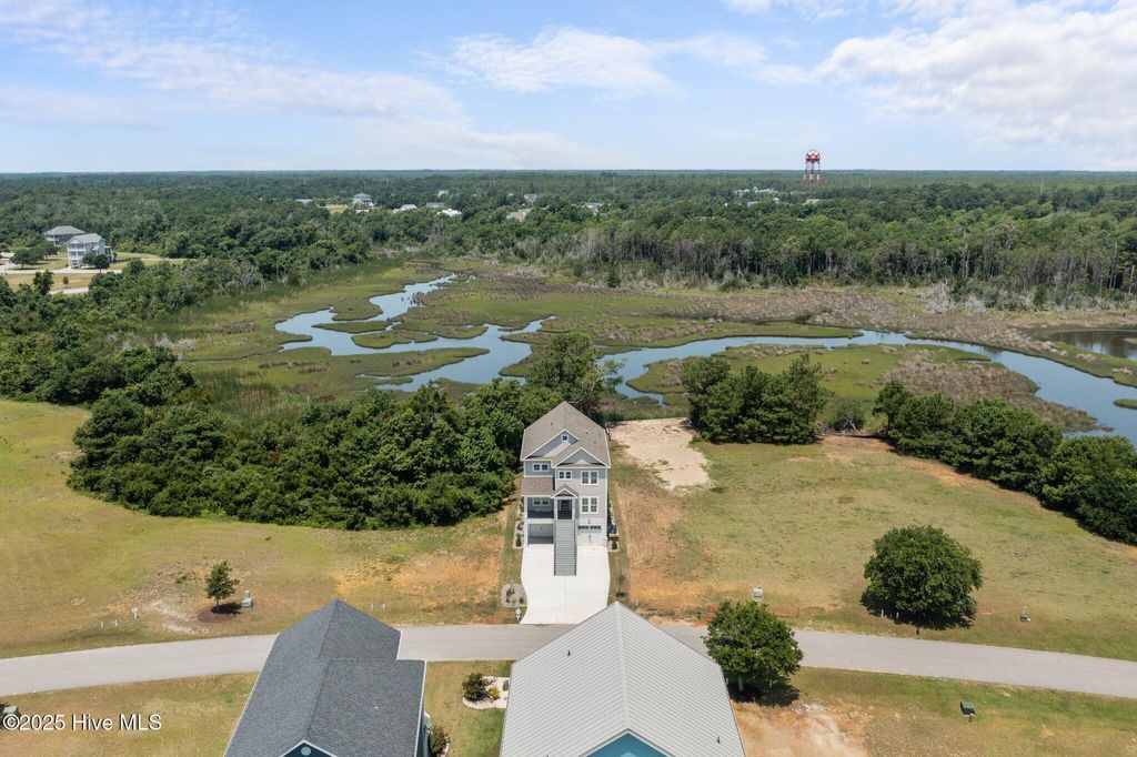Photo of 609 Cannonsgate Drive, Newport, NC 28570 (MLS # 100472753)
