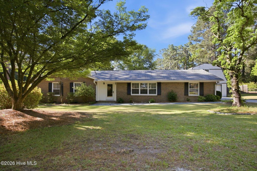 Photo of 1171 N Fort Bragg Road, Southern Pines, NC 28387 (MLS # 100572105)