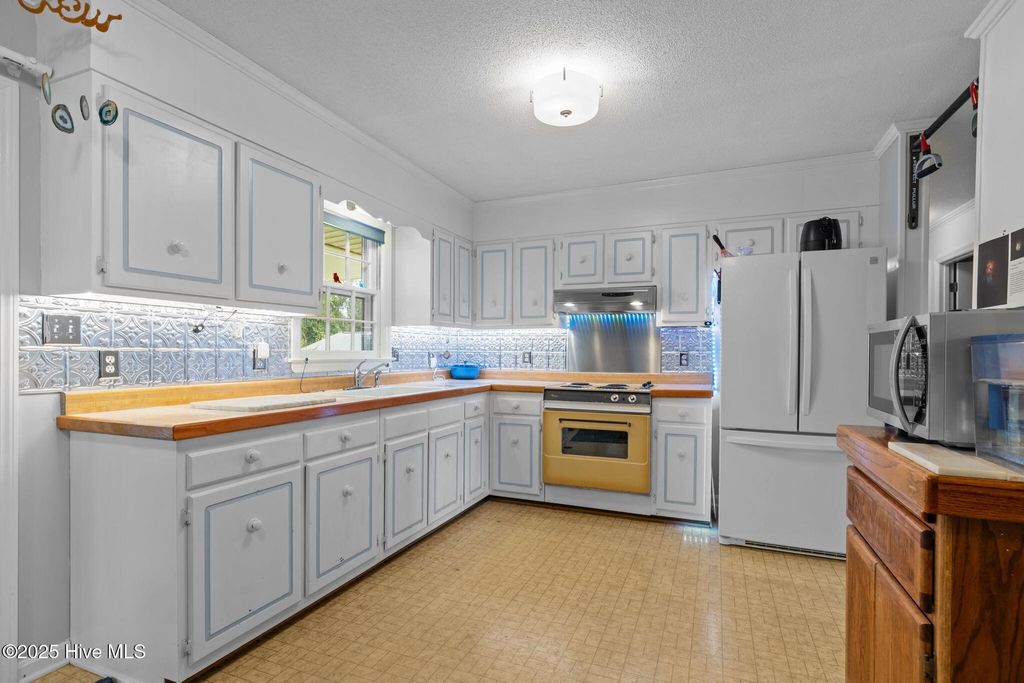 Photo of 309 Barbour Road, Morehead City, NC 28557 (MLS # 100536064)