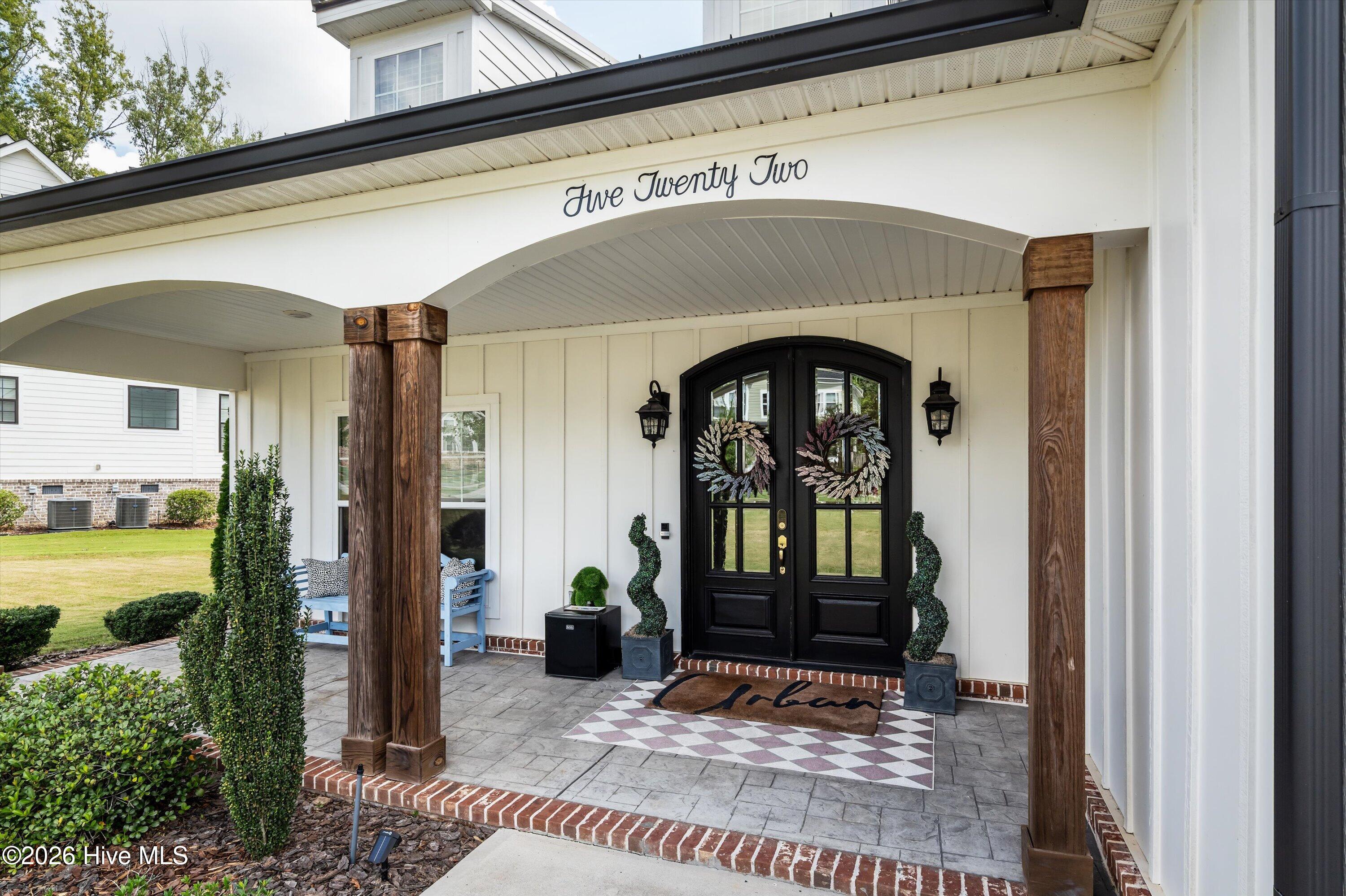 522 River Oaks Lane