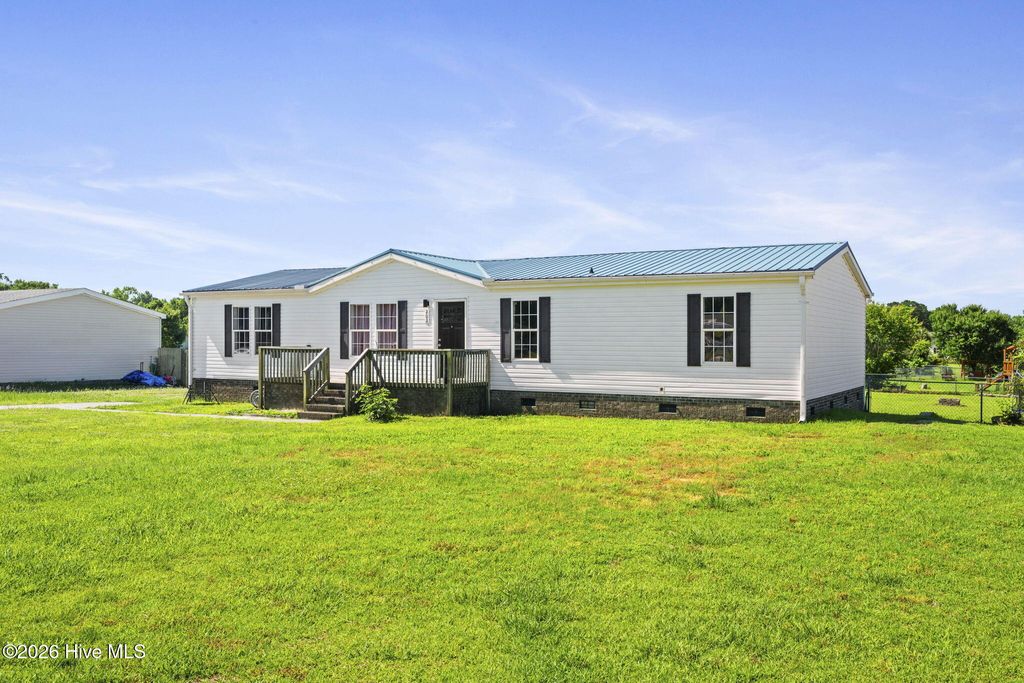 Photo of 202 Red Sorrel Drive, Stella, NC 28582 (MLS # 100578471)