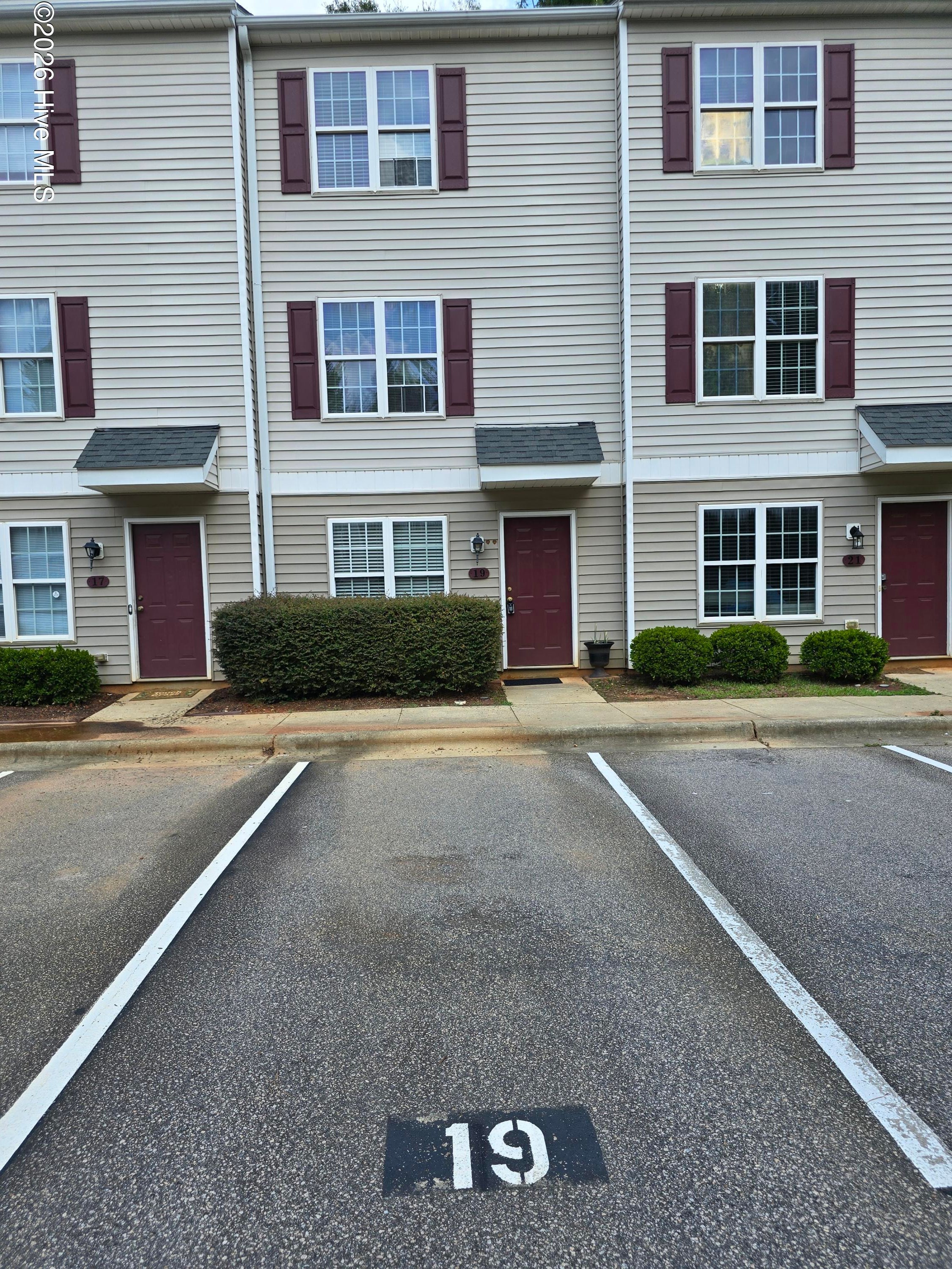 19 Red Lane