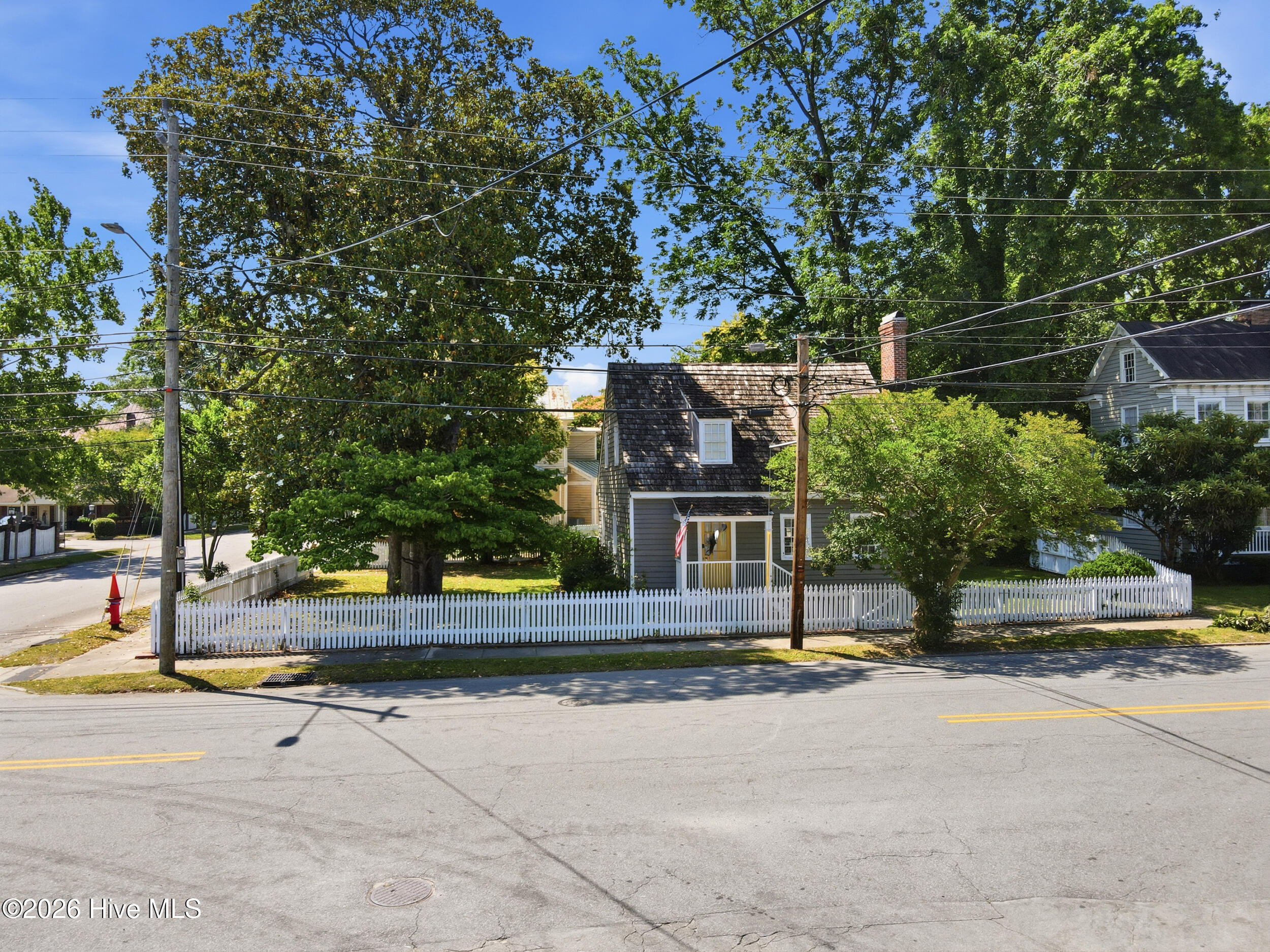 403 Queen Street