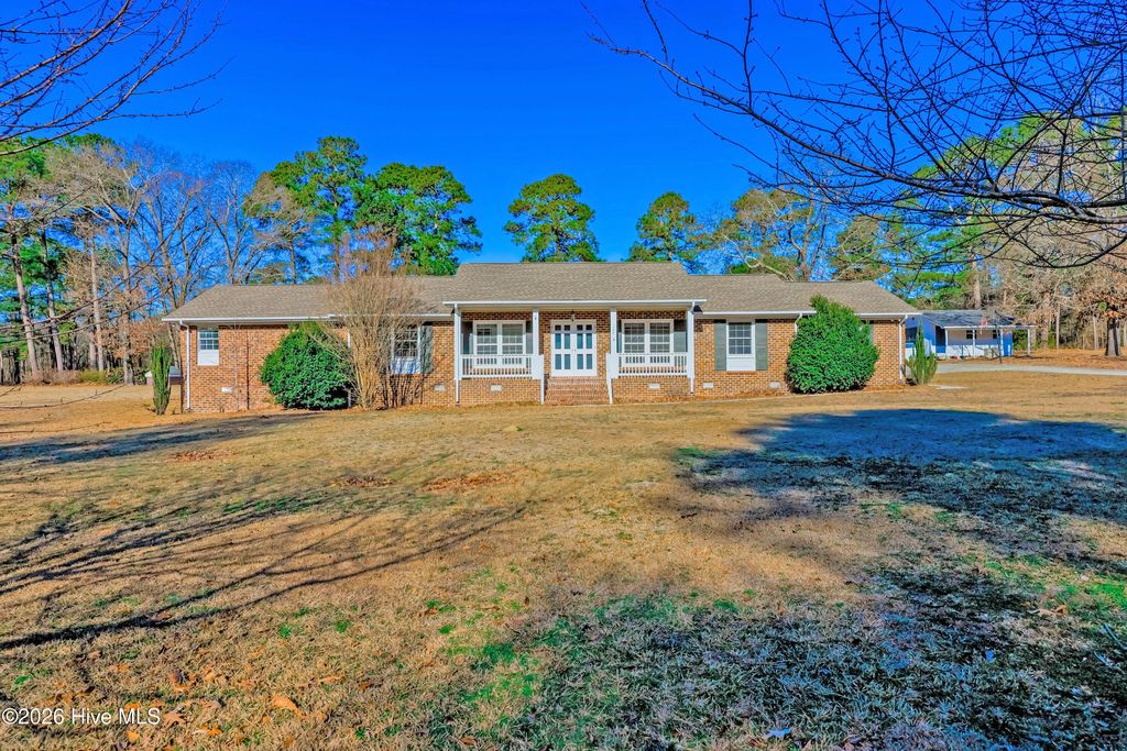 Photo of 204 N Country Club Road, Kenansville, NC 28349 (MLS # 100549720)