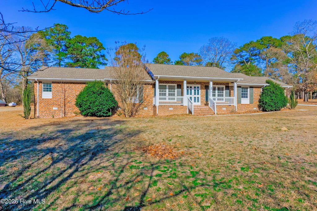 Photo of 204 N Country Club Road, Kenansville, NC 28349 (MLS # 100549720)
