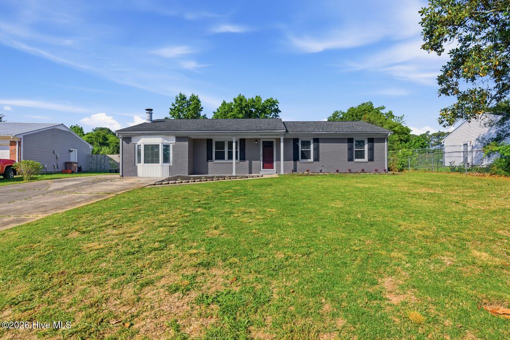 Photo of 115 Thames Drive, Jacksonville, NC 28546 (MLS # 100577821)