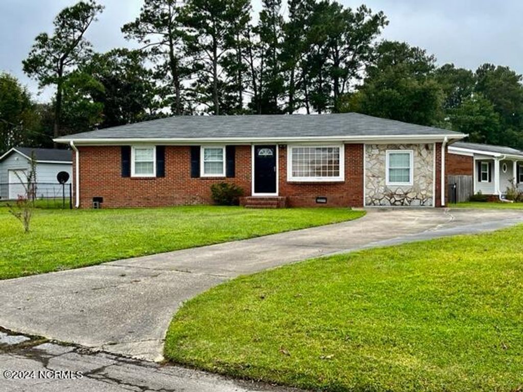Photo of 34 Berkshire Drive, Jacksonville, NC 28546 (MLS # 100572959)