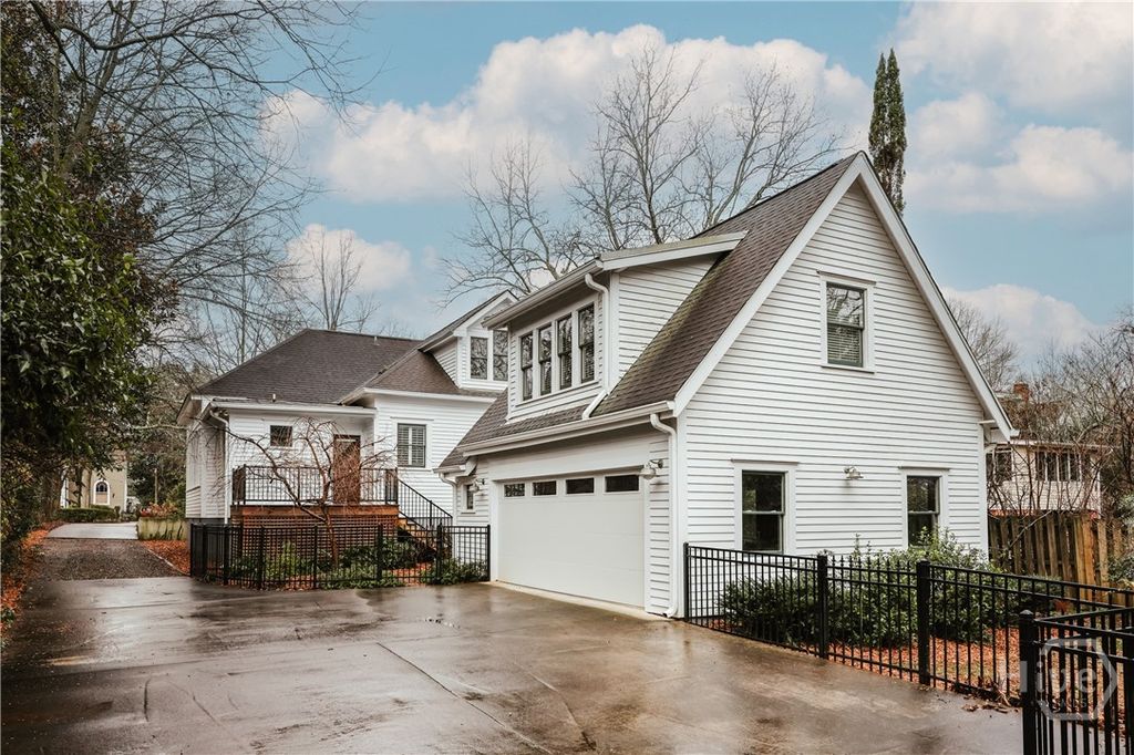 Photo of 834 Hill Street, Athens, GA 30606 (MLS # CL346900)