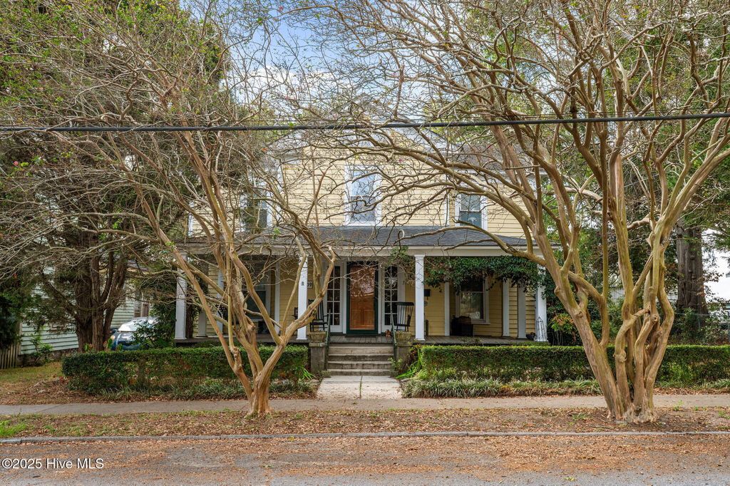 Photo of 609 E Main Street, Washington, NC 27889 (MLS # 100535493)