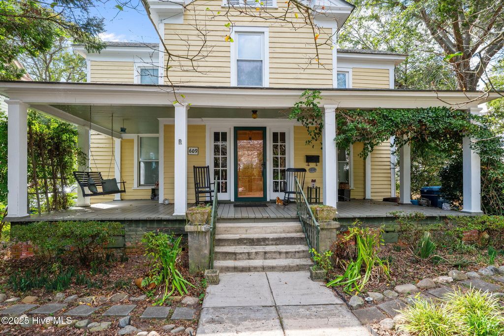 Photo of 609 E Main Street, Washington, NC 27889 (MLS # 100535493)