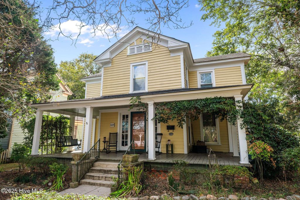 Photo of 609 E Main Street, Washington, NC 27889 (MLS # 100535493)