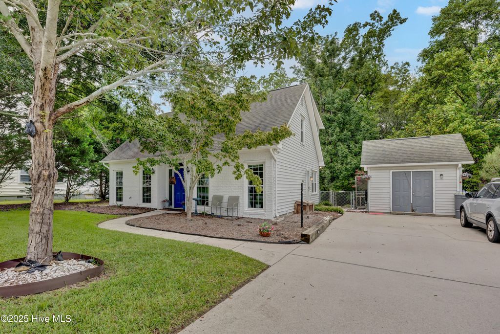 Photo of 129 Darby Street, Wilmington, NC 28409 (MLS # 100525615)