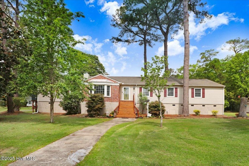 Photo of 105 Harbor Drive, Washington, NC 27889 (MLS # 100541723)