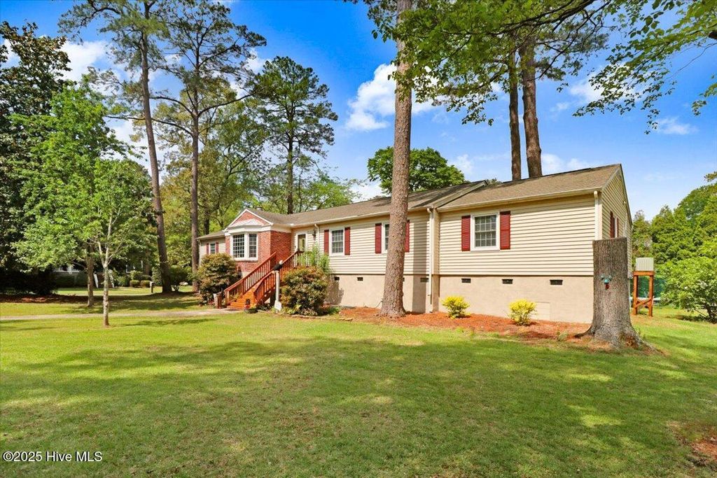 Photo of 105 Harbor Drive, Washington, NC 27889 (MLS # 100541723)