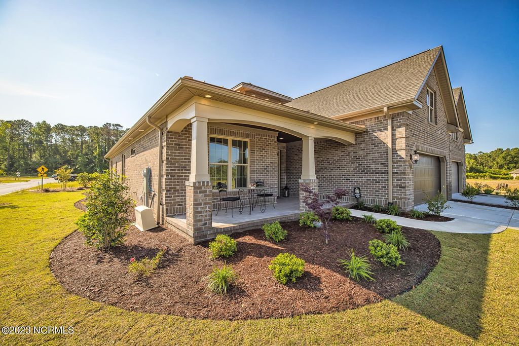 Photo of 4936 Pine Island Drive SE, Southport, NC 28461 (MLS # 100512925)