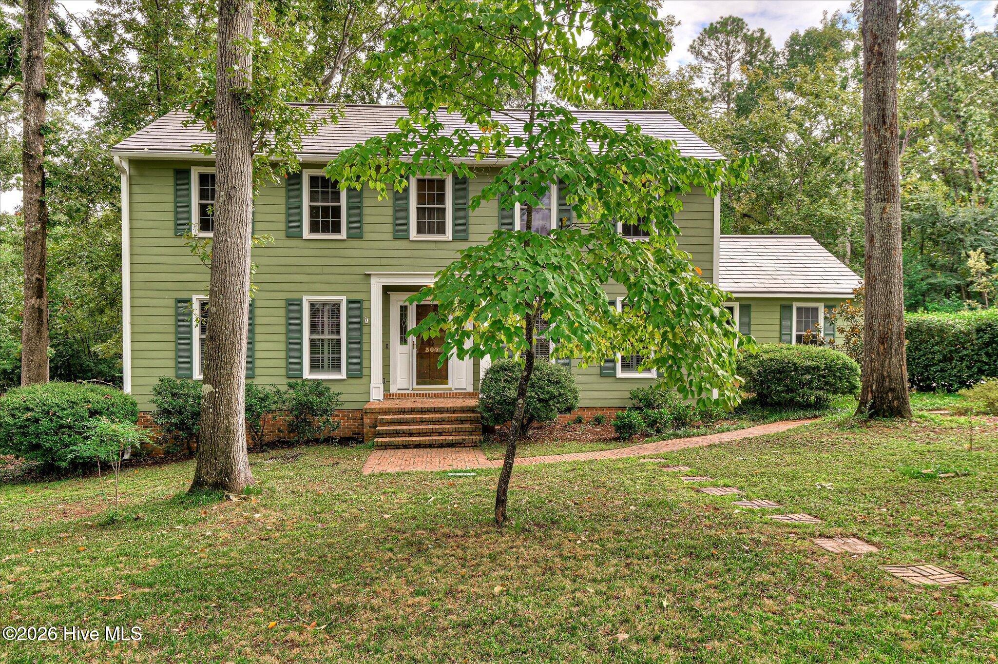 307 Wakefield Lane N