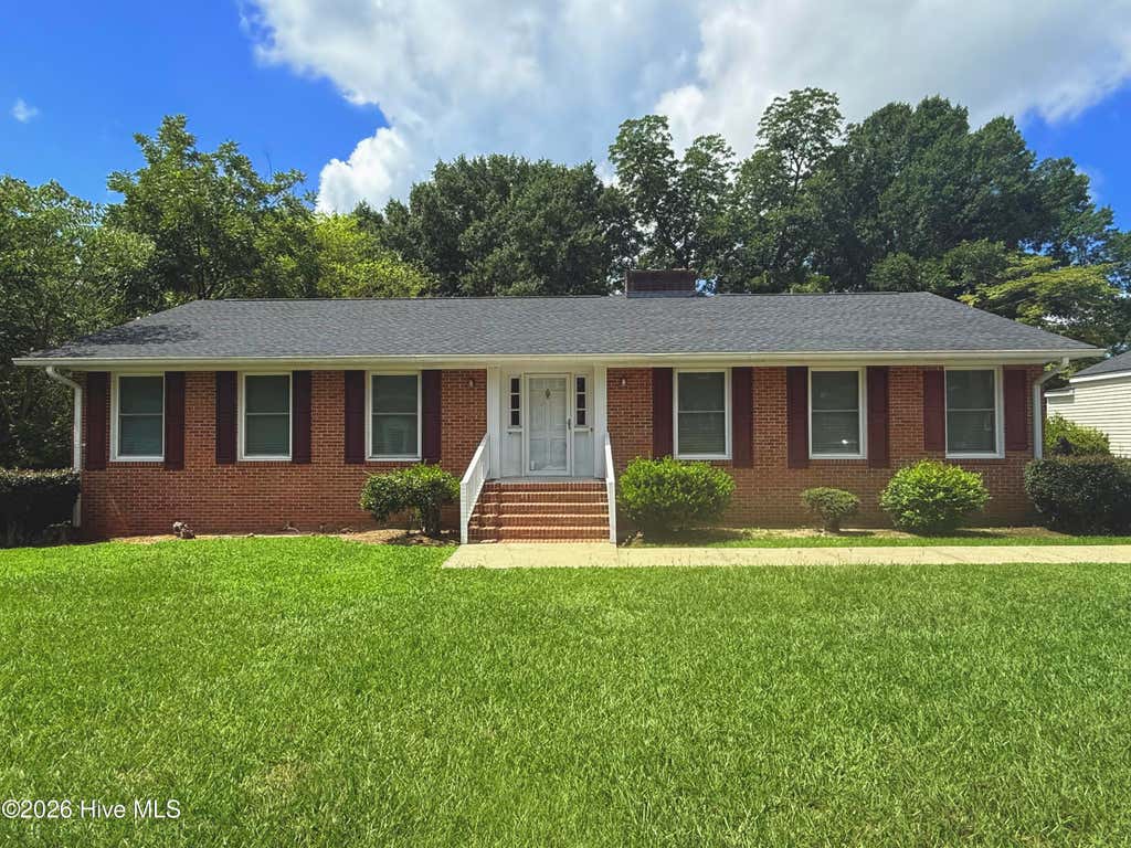 Photo of 114 Eastover Avenue, Clinton, NC 28328 (MLS # 100596515)