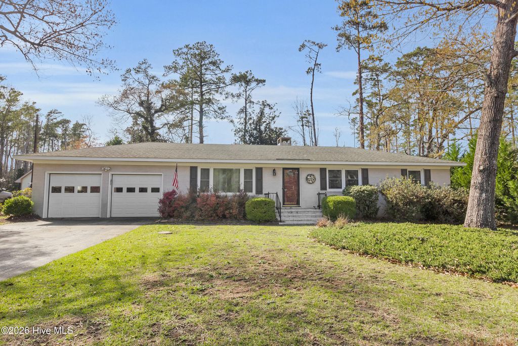 Photo of 609 Edgehill Road, Trent Woods, NC 28562 (MLS # 100555734)