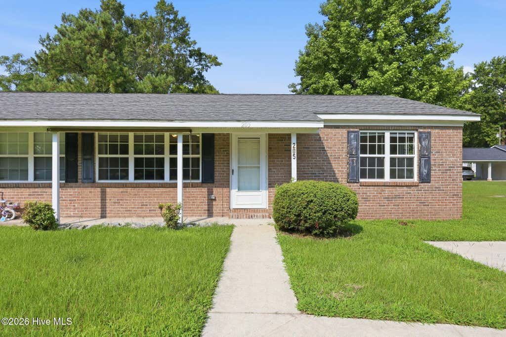 Photo of 205 5th Avenue, Jacksonville, NC 28546 (MLS # 100590305)