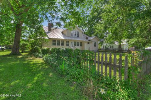 Tiny photo for 206 W Foy Street, Richlands, NC 28574 (MLS # 100579362)