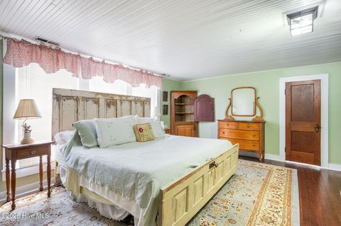 Tiny photo for 206 W Foy Street, Richlands, NC 28574 (MLS # 100579362)