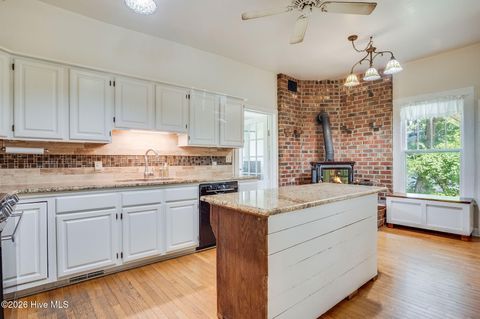 Tiny photo for 206 W Foy Street, Richlands, NC 28574 (MLS # 100579362)