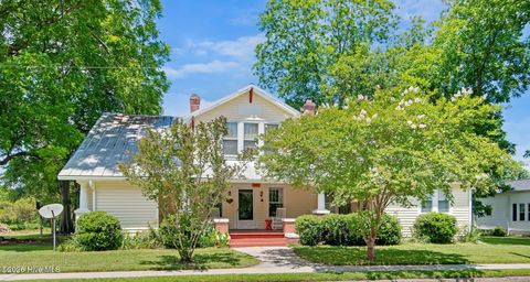 Photo of 206 W Foy Street, Richlands, NC 28574 (MLS # 100579362)