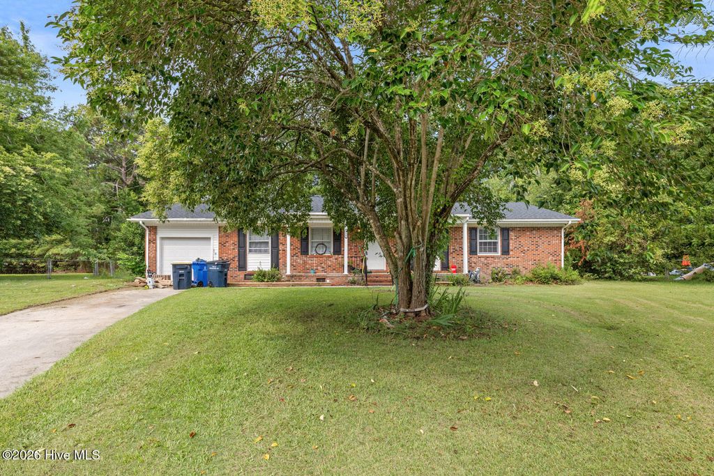 Photo of 517 West Court, Jacksonville, NC 28546 (MLS # 100591978)